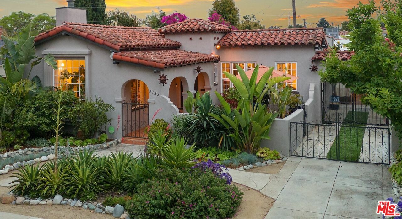 Property Photo: 8922 W 25th St CA 90034