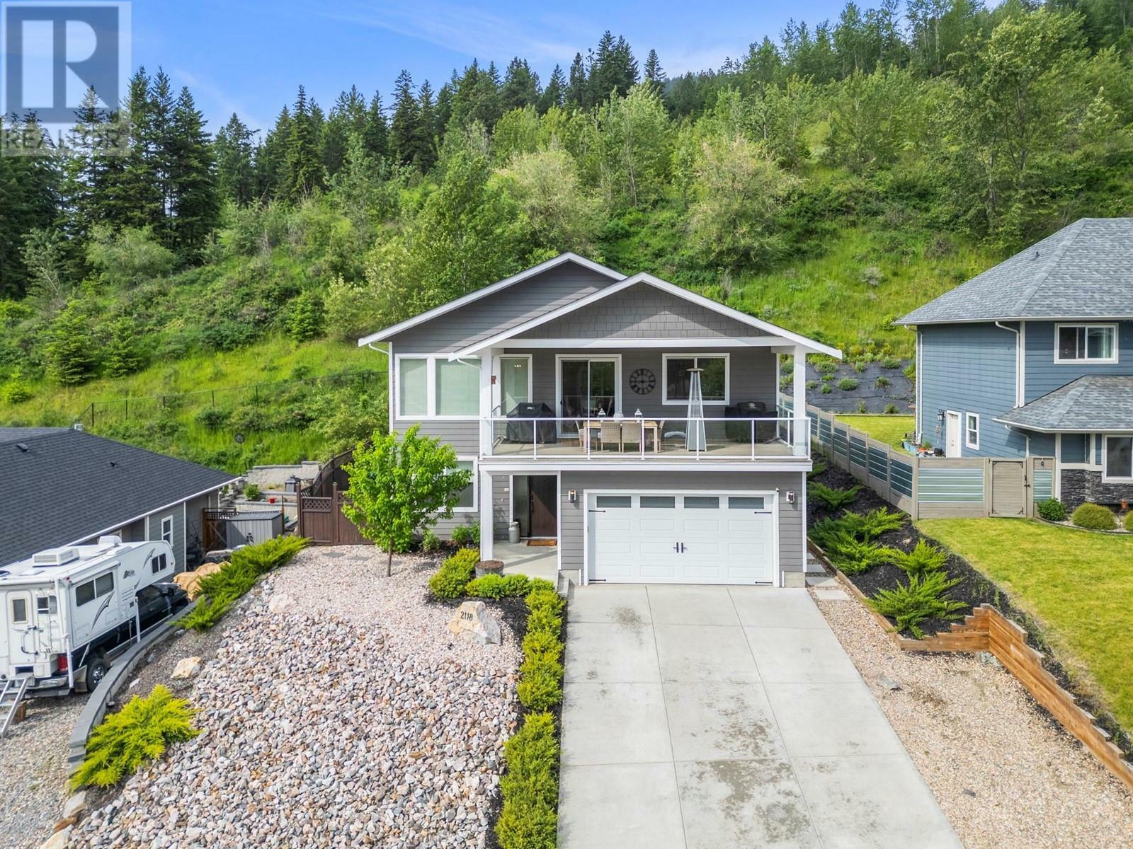 Property Photo: 2118 Mountain View Avenue BC V0E 2G0