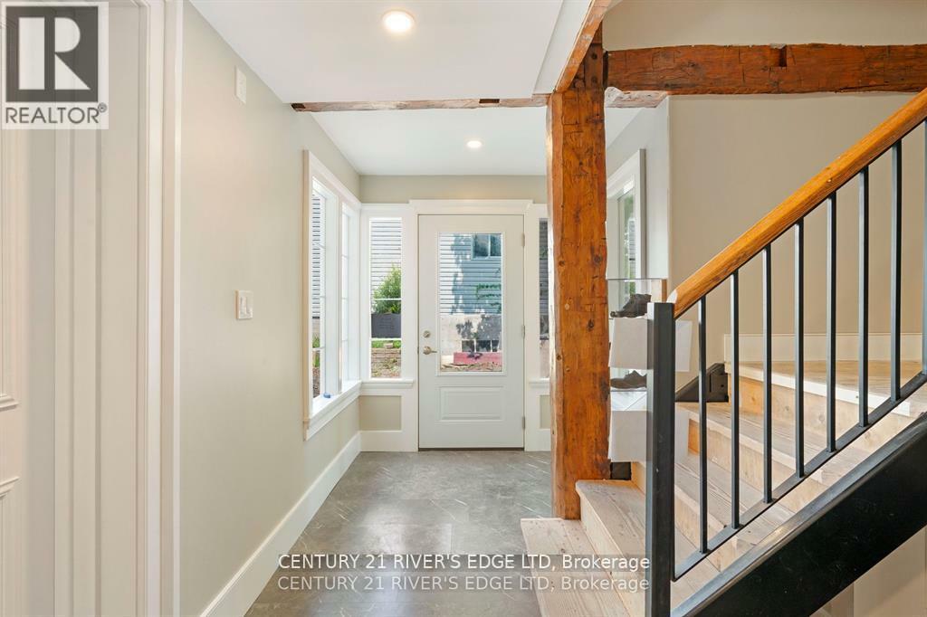 Property Photo: 3 Park Street East 2 ON K6V 2G1