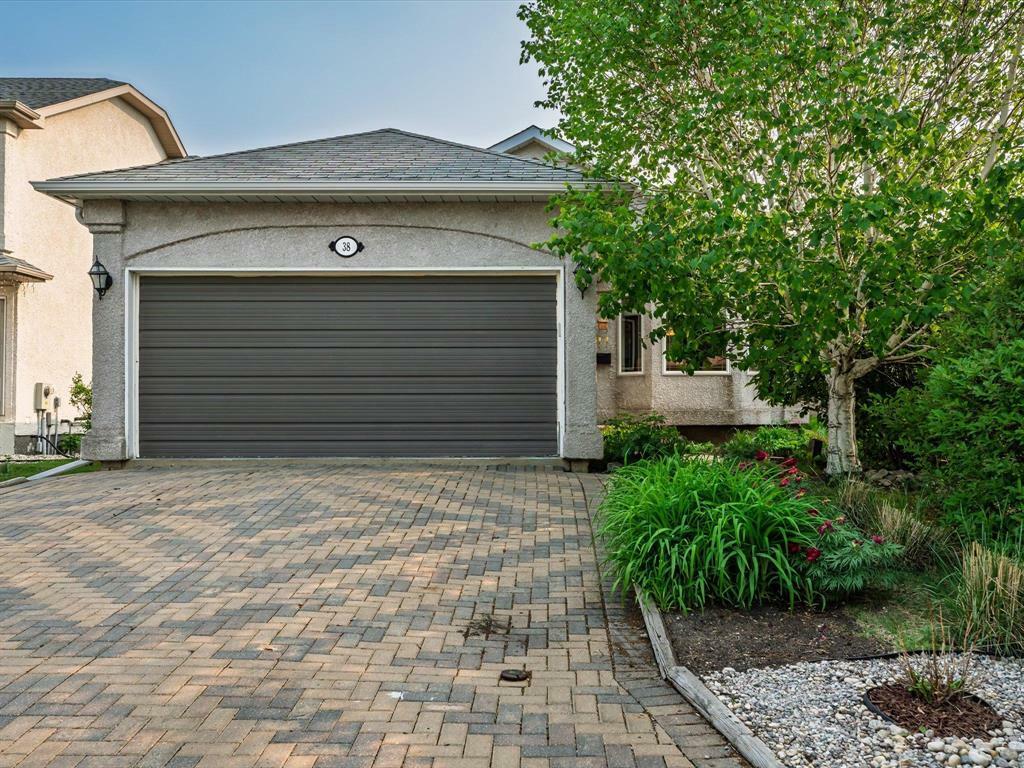 38 Linmar Way  Winnipeg MB R2J 4H6 photo