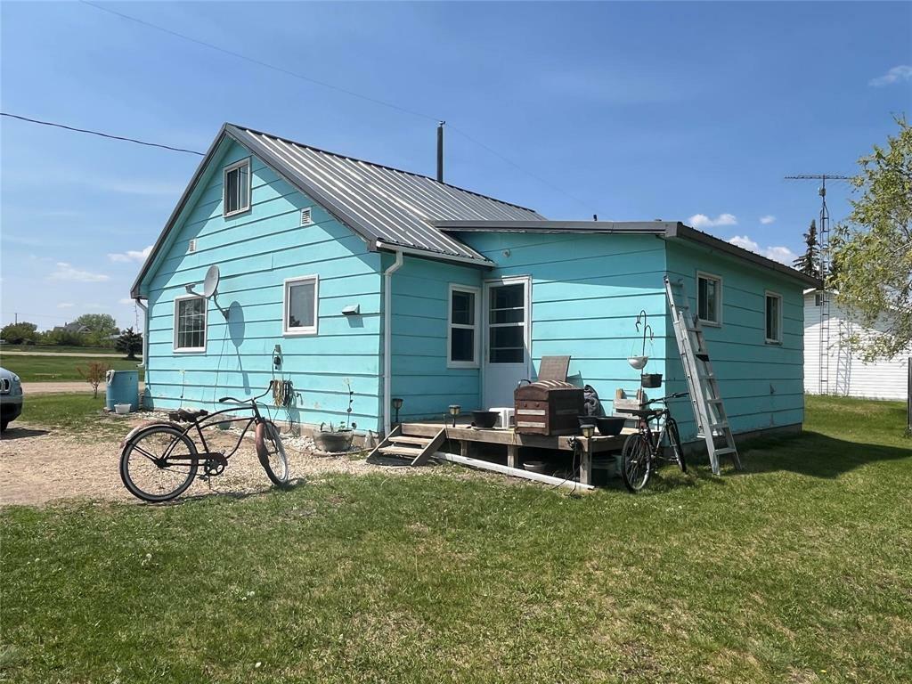 Property Photo: 424 Hipwell Lane MB R0J 0B0
