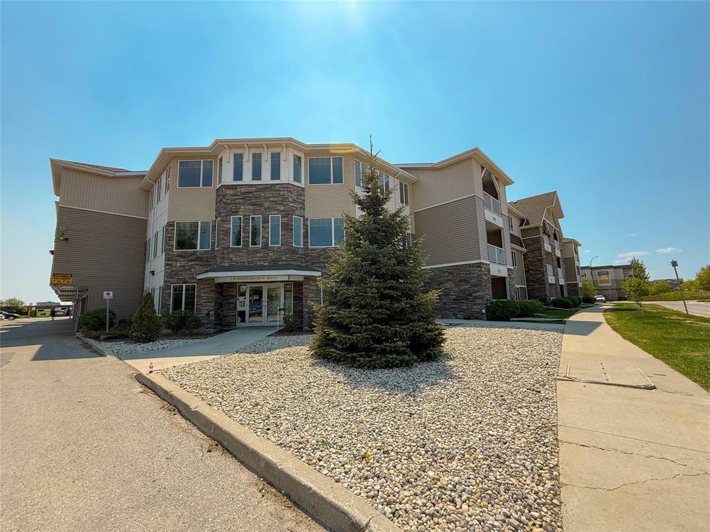 Property Photo: 235 Bridgeland Drive MB R3Y 0H4