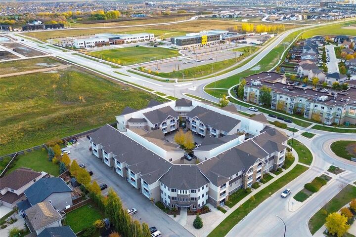 Property Photo:  235 Bridgeland Drive  MB R3Y 0H4