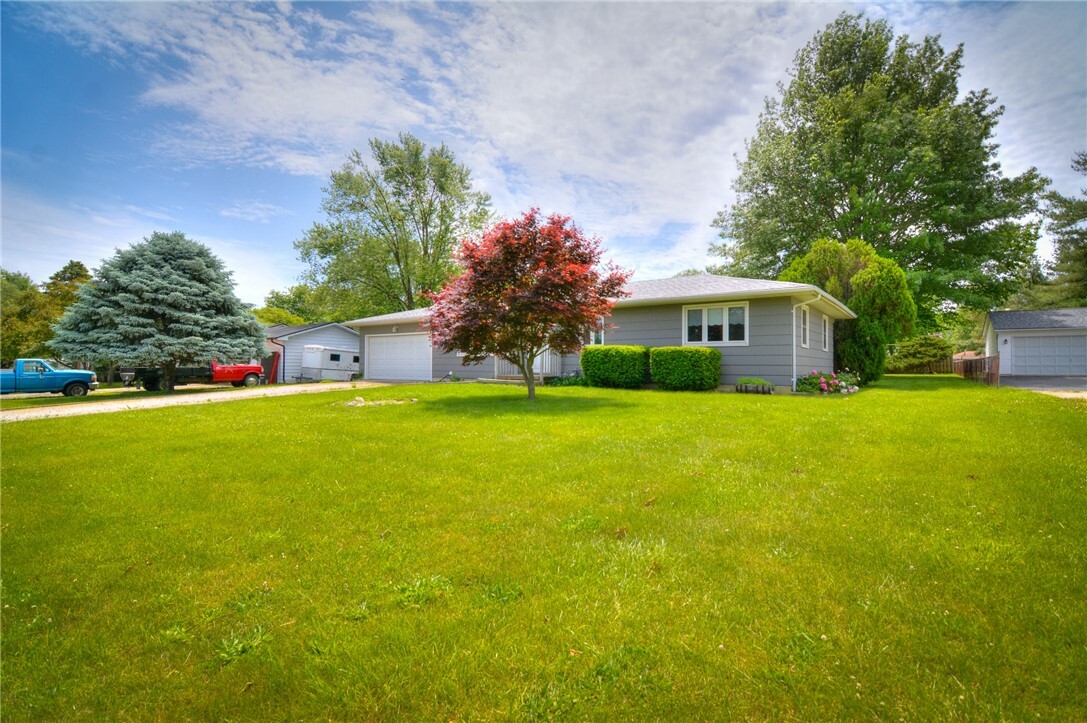 Property Photo: 635 E North Street IL 62573