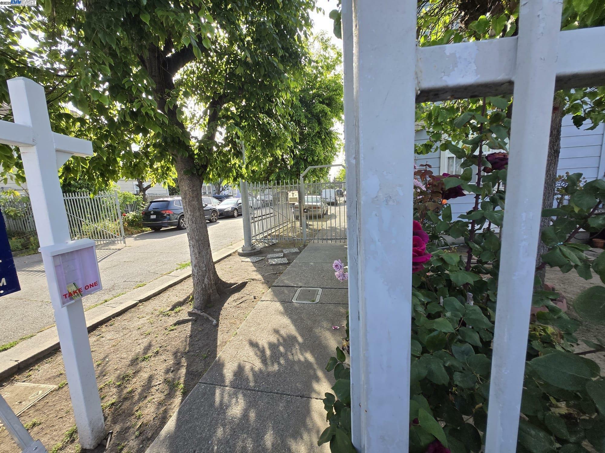 Property Photo: 10468 West Court CA 94603