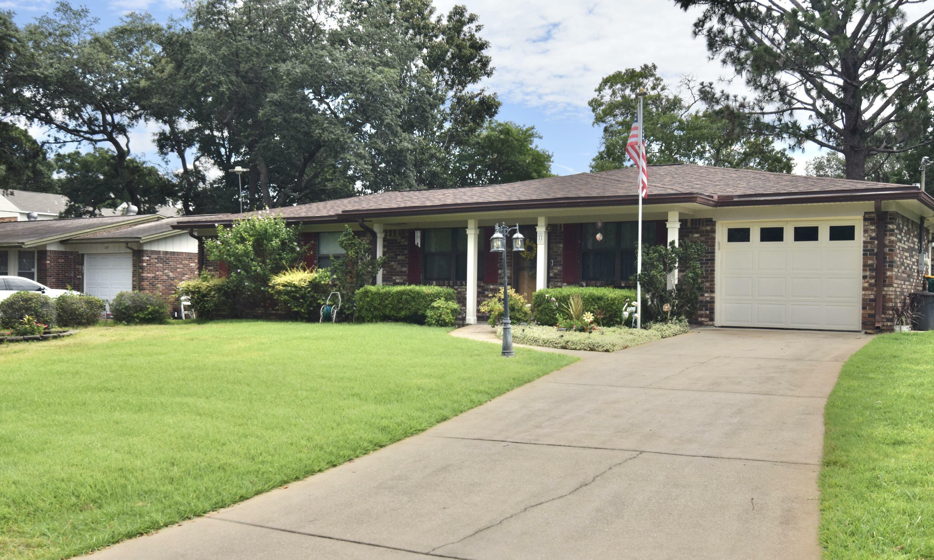 Property Photo: 22 10th Street FL 32579
