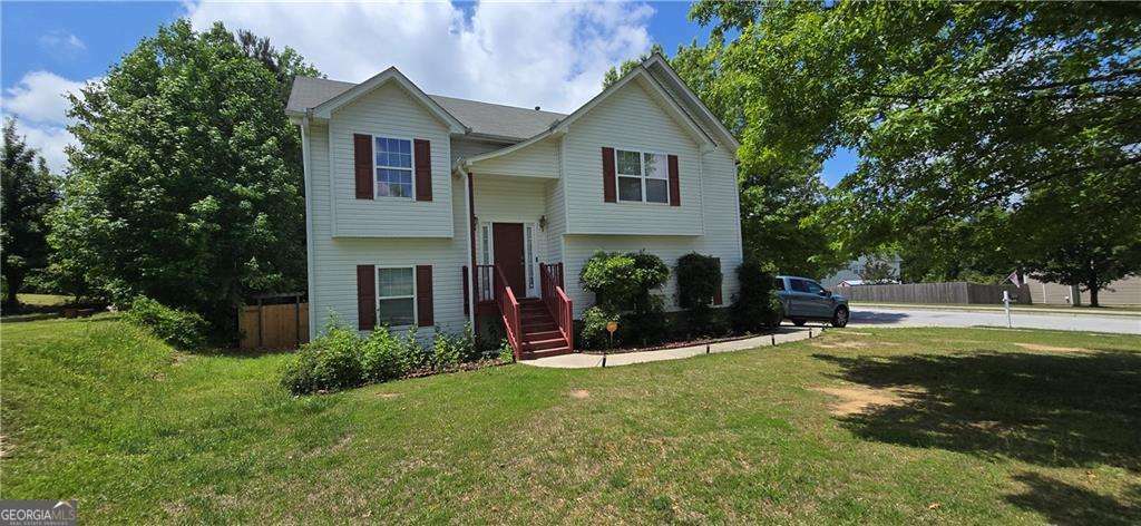 Property Photo: 8436 Cyprus Ridge Way GA 30134