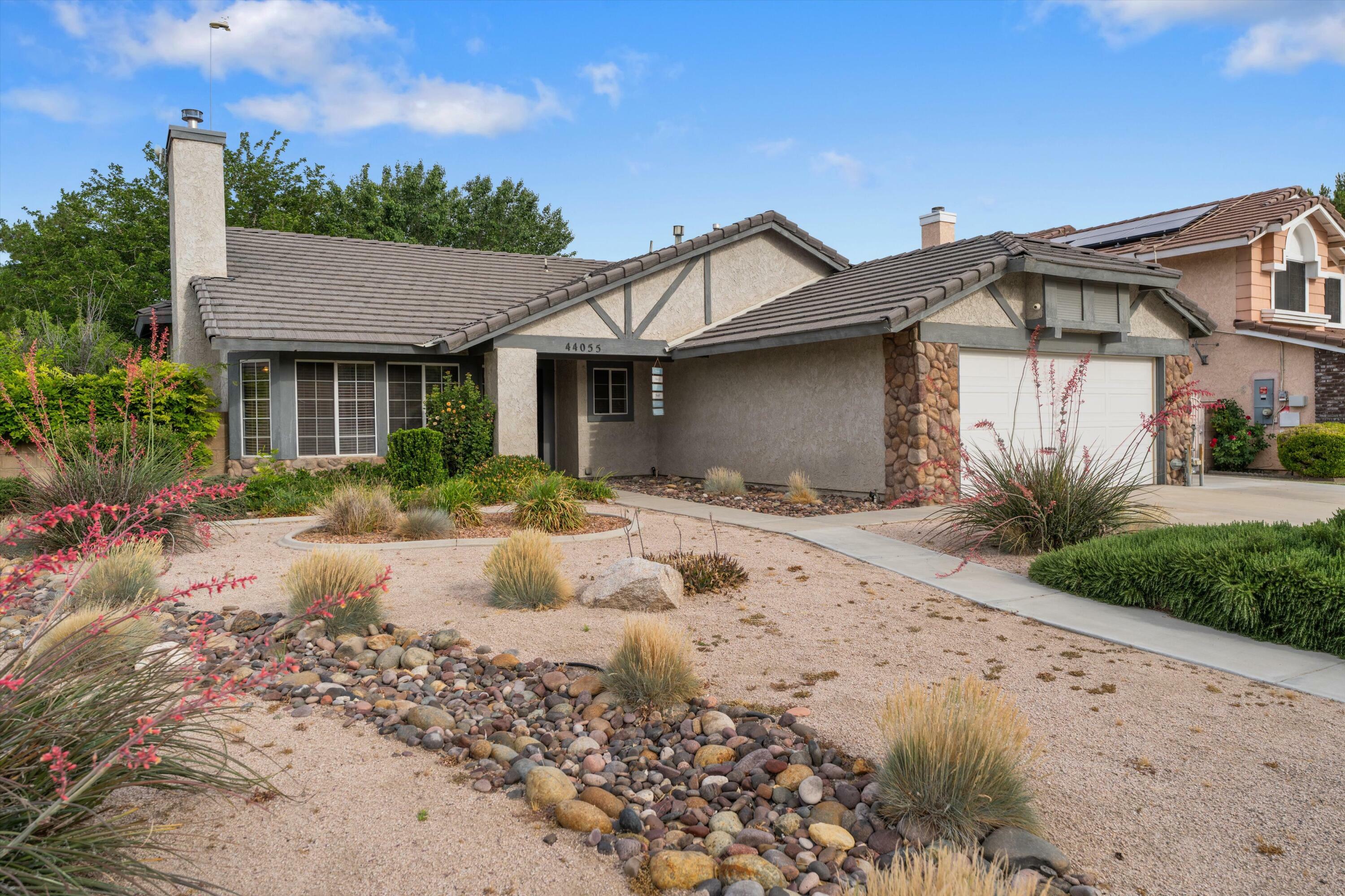 Property Photo:  44055 Colony Drive  CA 93536 