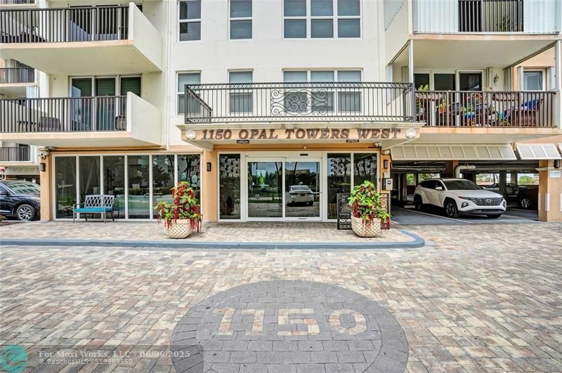 Property Photo:  1150 Hillsboro Mile 1016  FL 33062 