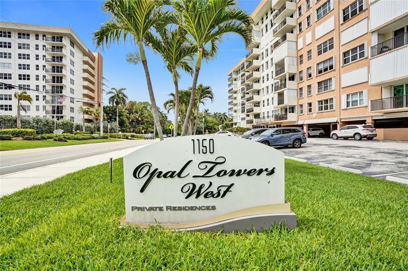 Property Photo: 1150 Hillsboro Mile 1016 FL 33062
