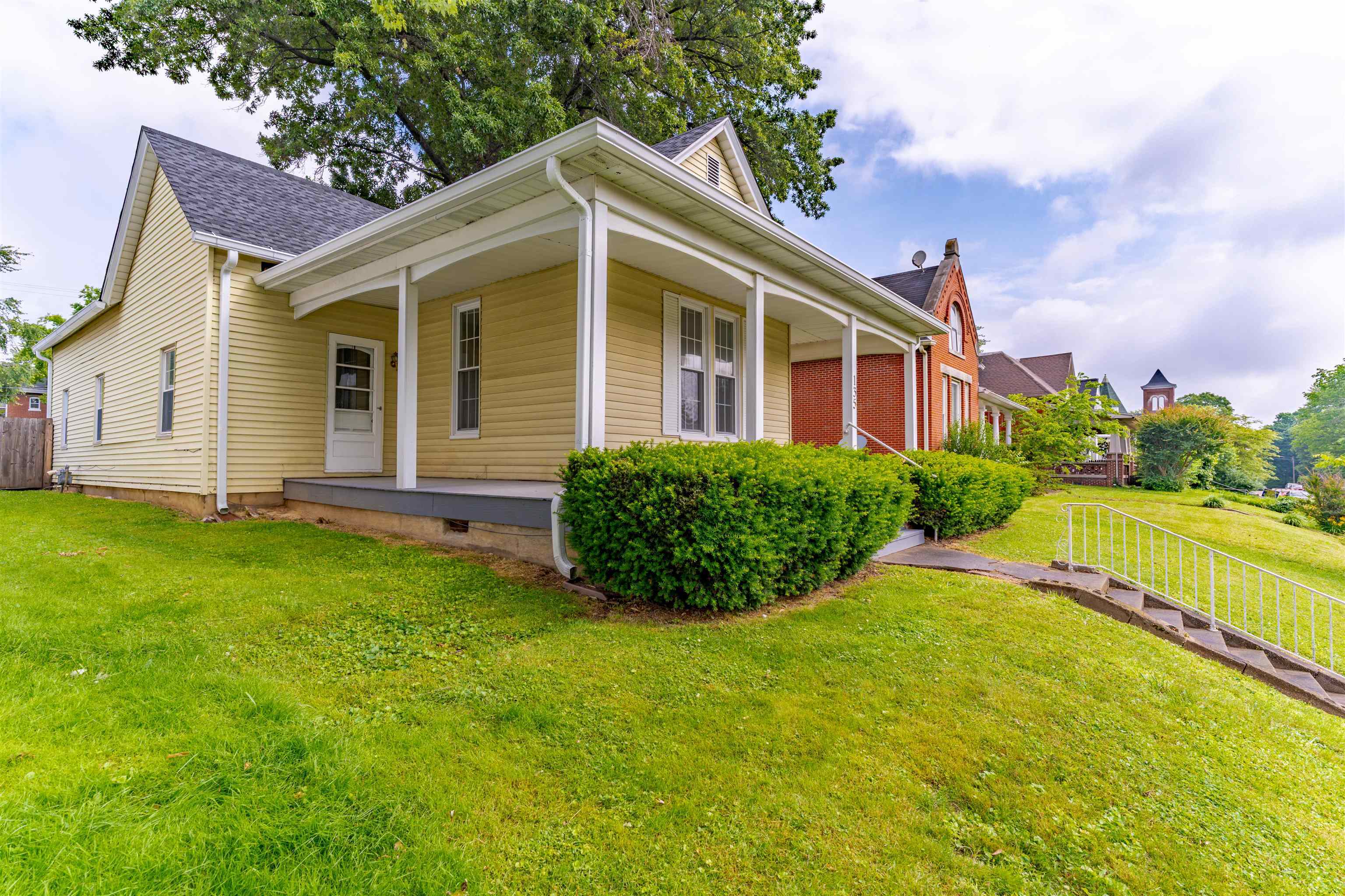 Property Photo: 135 S Alvasia Street KY 42420