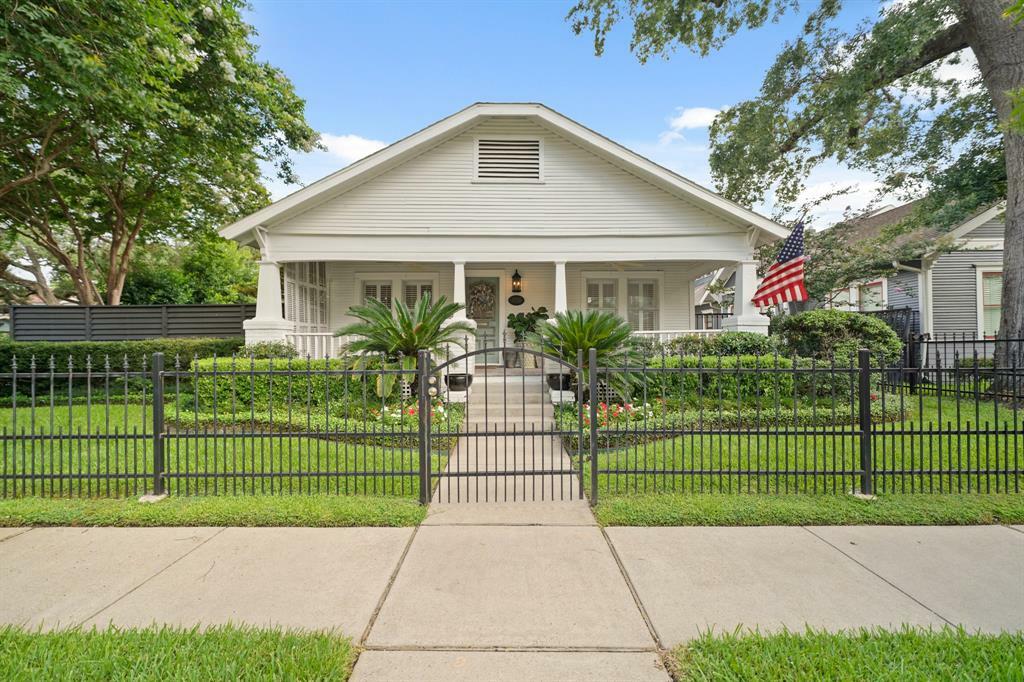 Property Photo: 1033 Highland Street TX 77009