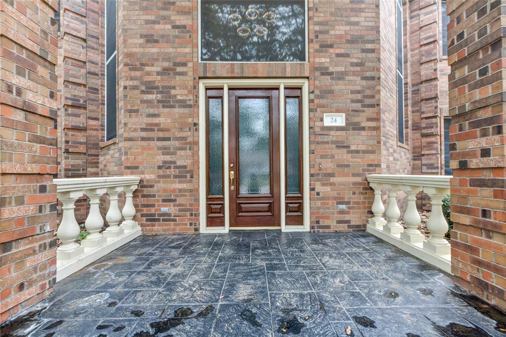 Property Photo: 24 Stonegate Park Court TX 77379