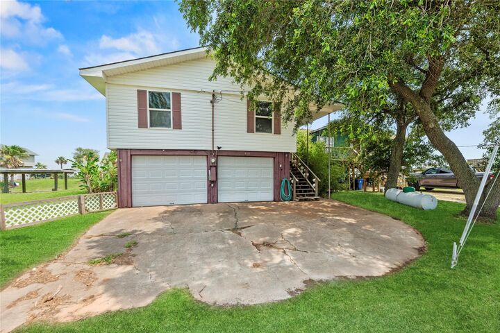 Property Photo: 450 Creek Drive TX 77541