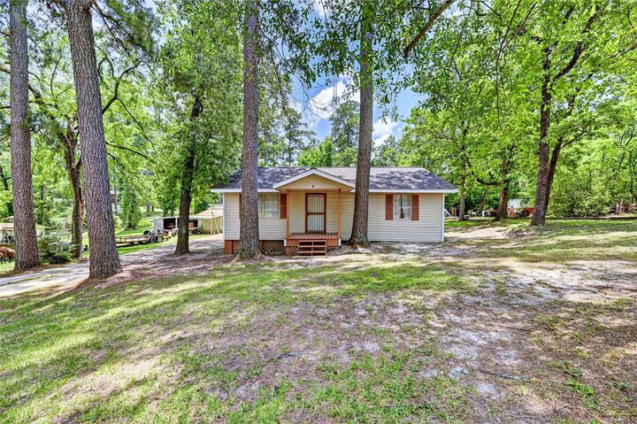 Property Photo:  6 Hickory Hollow  TX 77320 