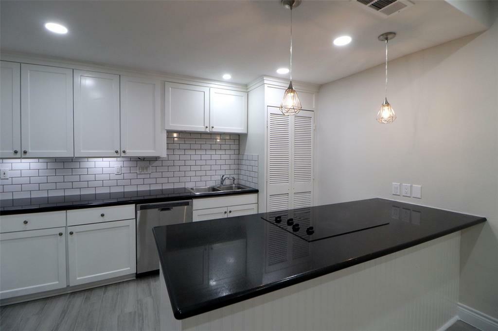 Property Photo: 5929 Queensloch Drive 115 TX 77096