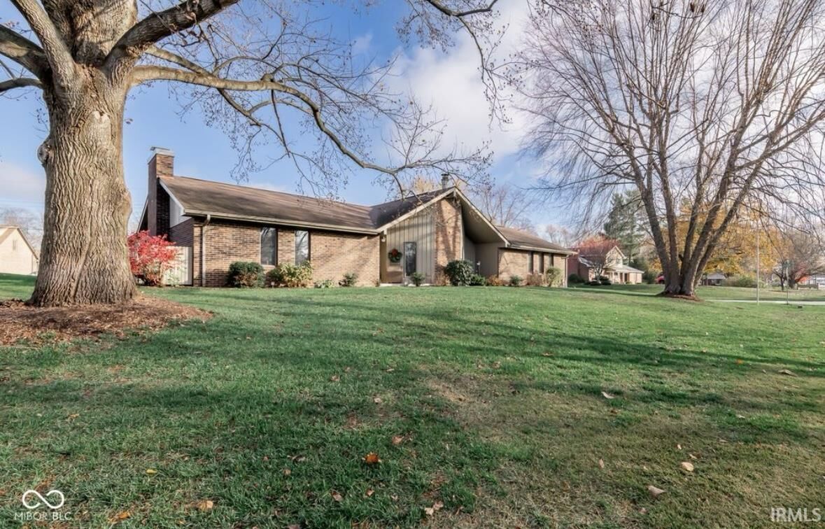 Property Photo: 804 W 8th Street IN 47274