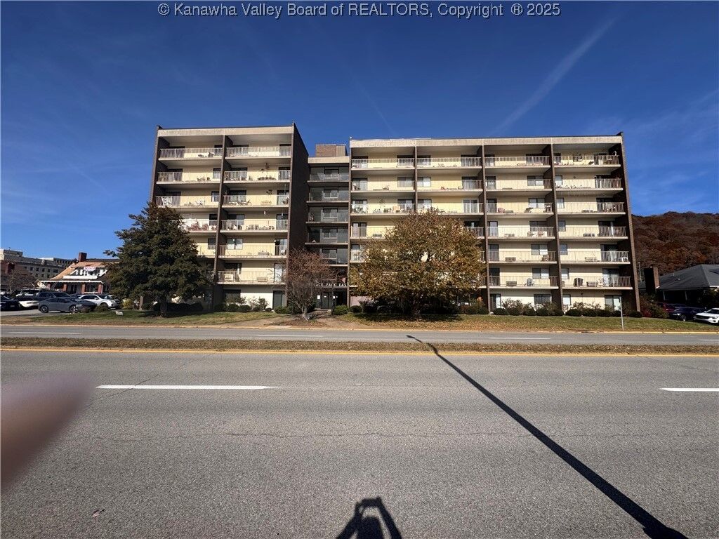 Property Photo: 2106 Kanawha Boulevard E 322 WV 25311