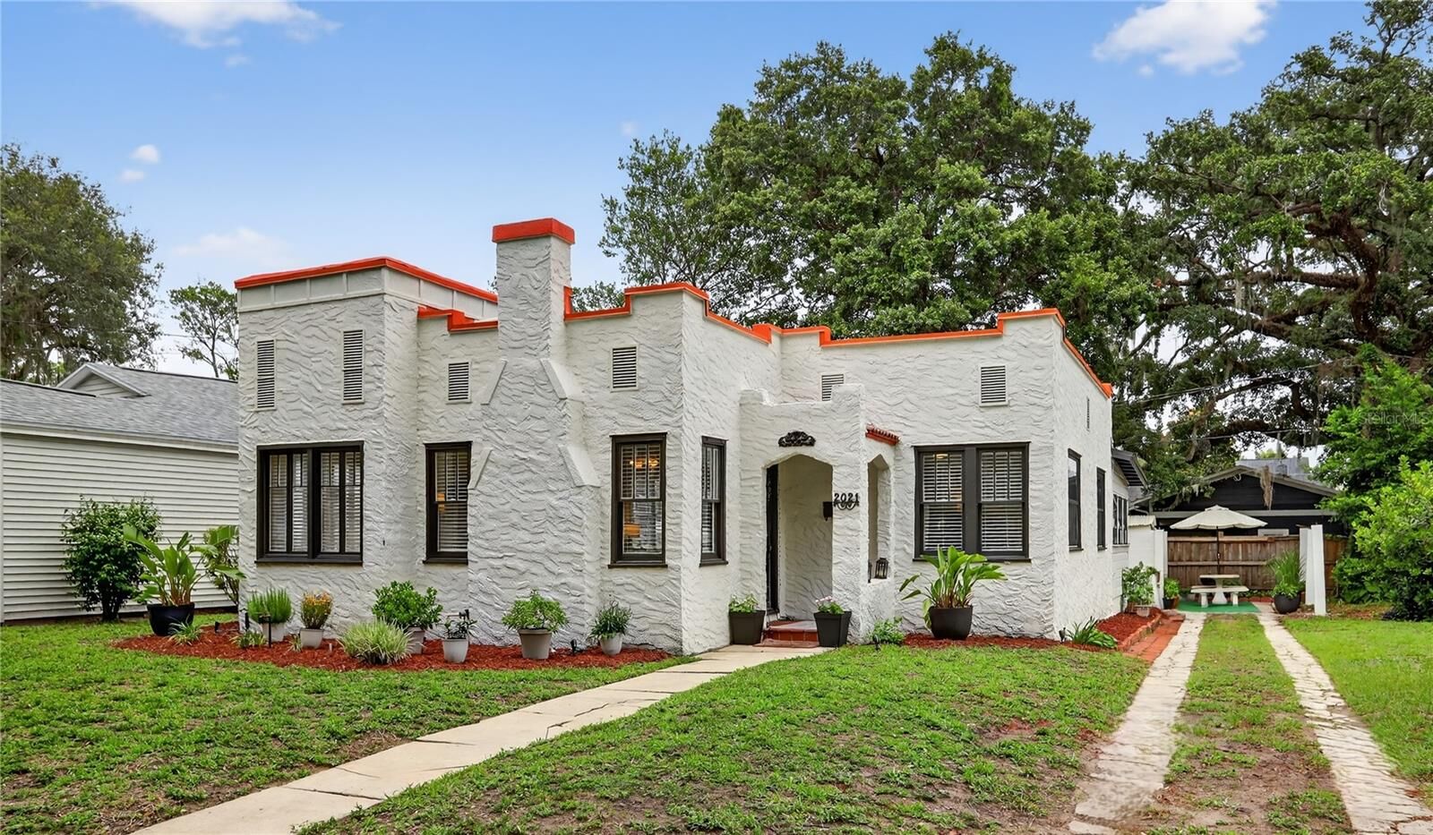 Property Photo:  2021 University Drive  FL 32804 