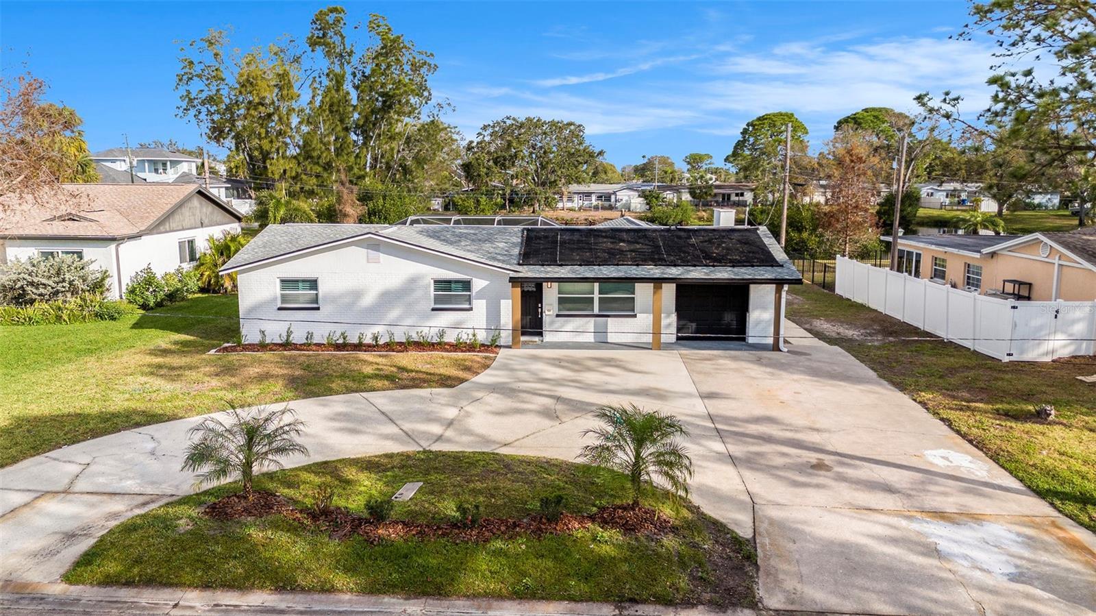 Property Photo: 239 Freeport Avenue NE FL 33702