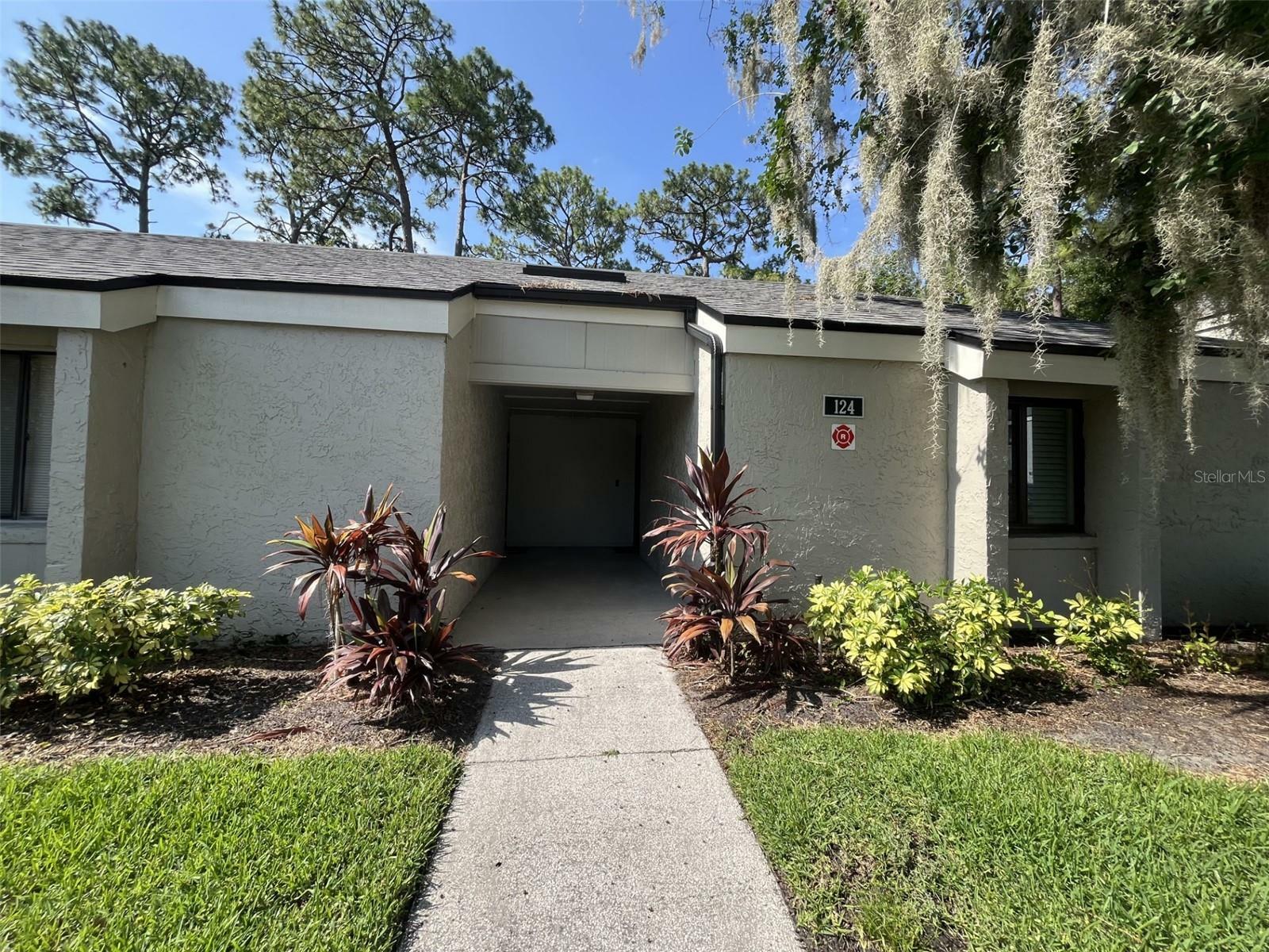Property Photo: 124 Springwood Circle B FL 32750
