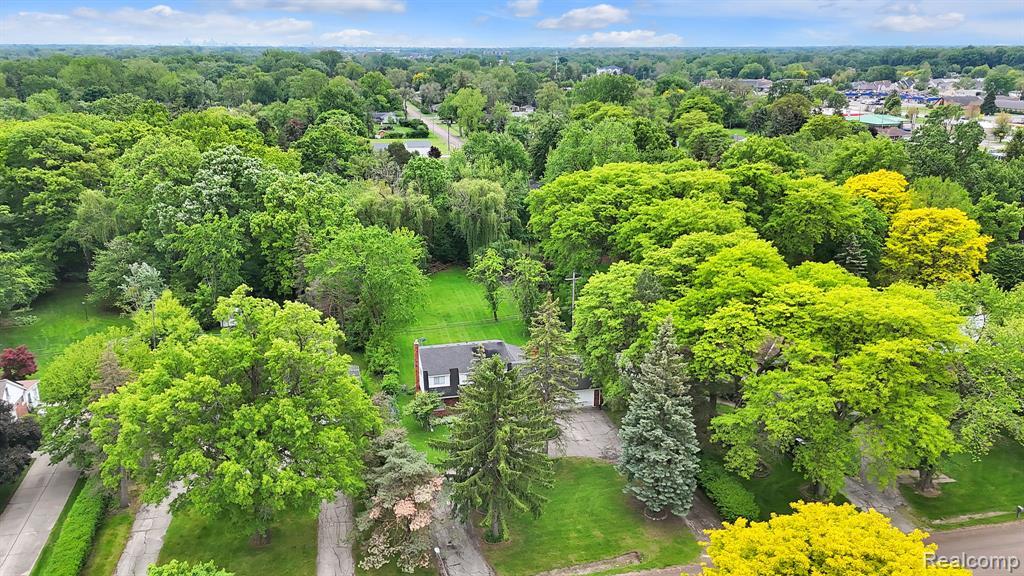 Property Photo:  2408 Otter Street  MI 48092 3749 