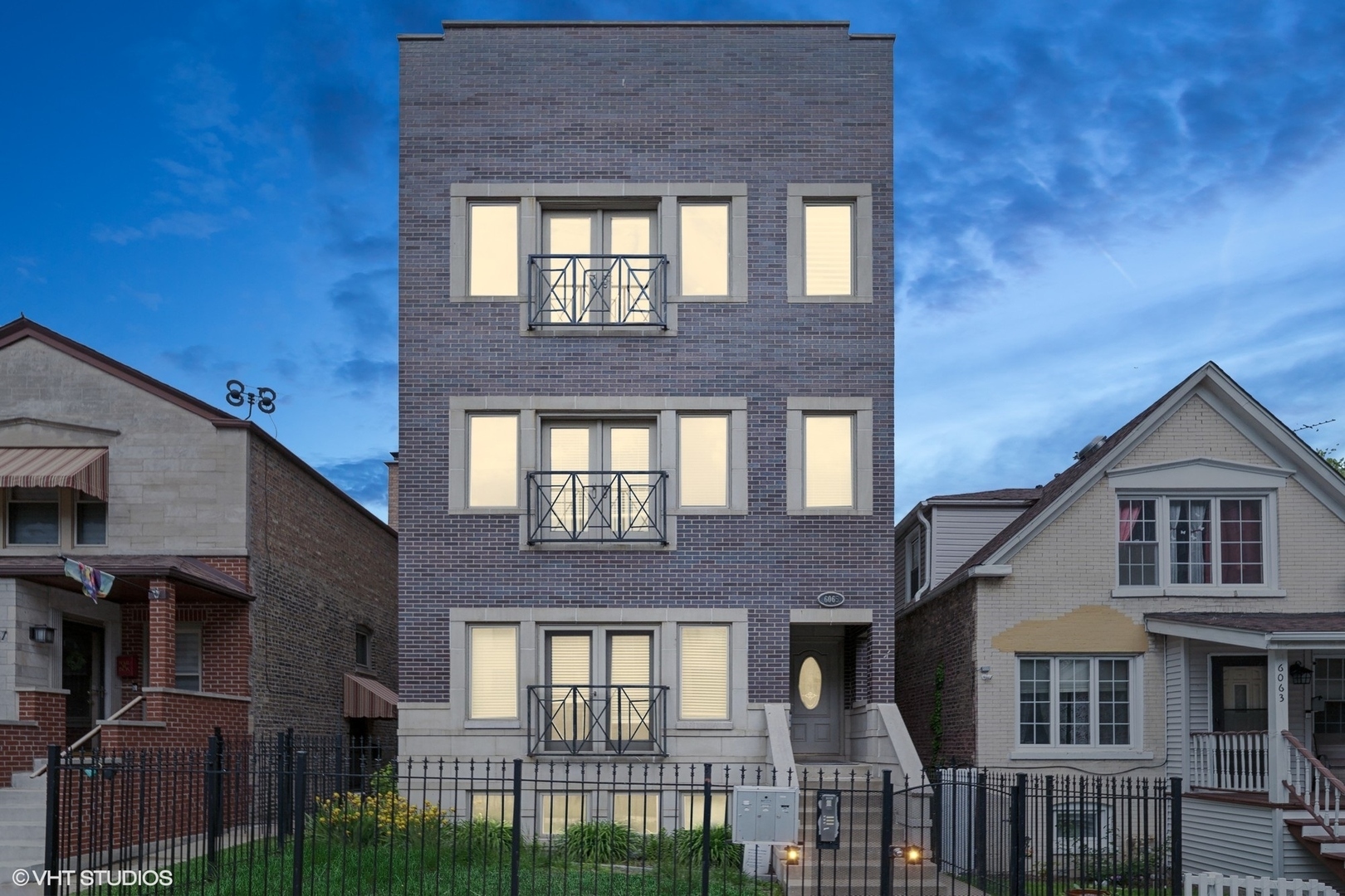 Property Photo: 6065 N Ridge Avenue 3 IL 60660