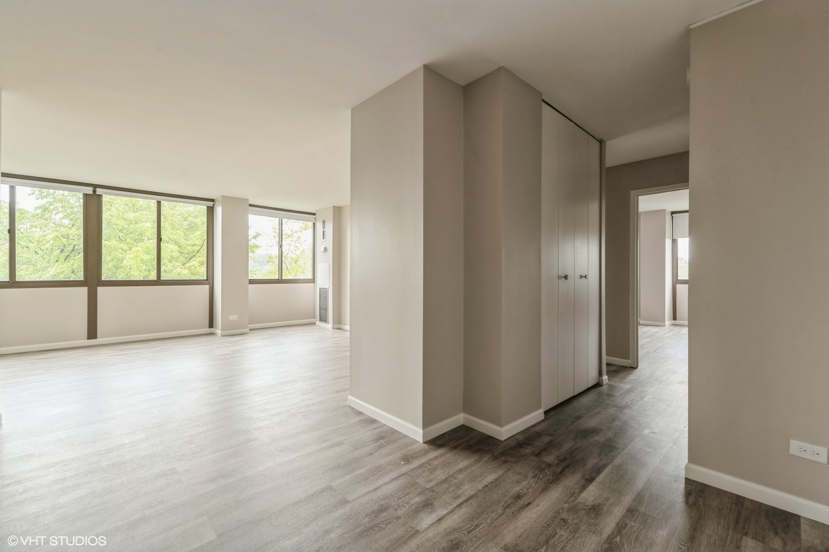 Property Photo: 4850 S Lake Park Avenue 512 IL 60615