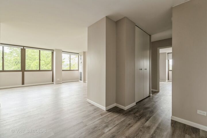 Property Photo: 4850 S Lake Park Avenue 512 IL 60615