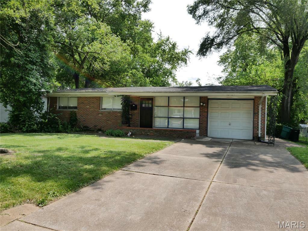 Property Photo: 10421 Canfield Drive MO 63136