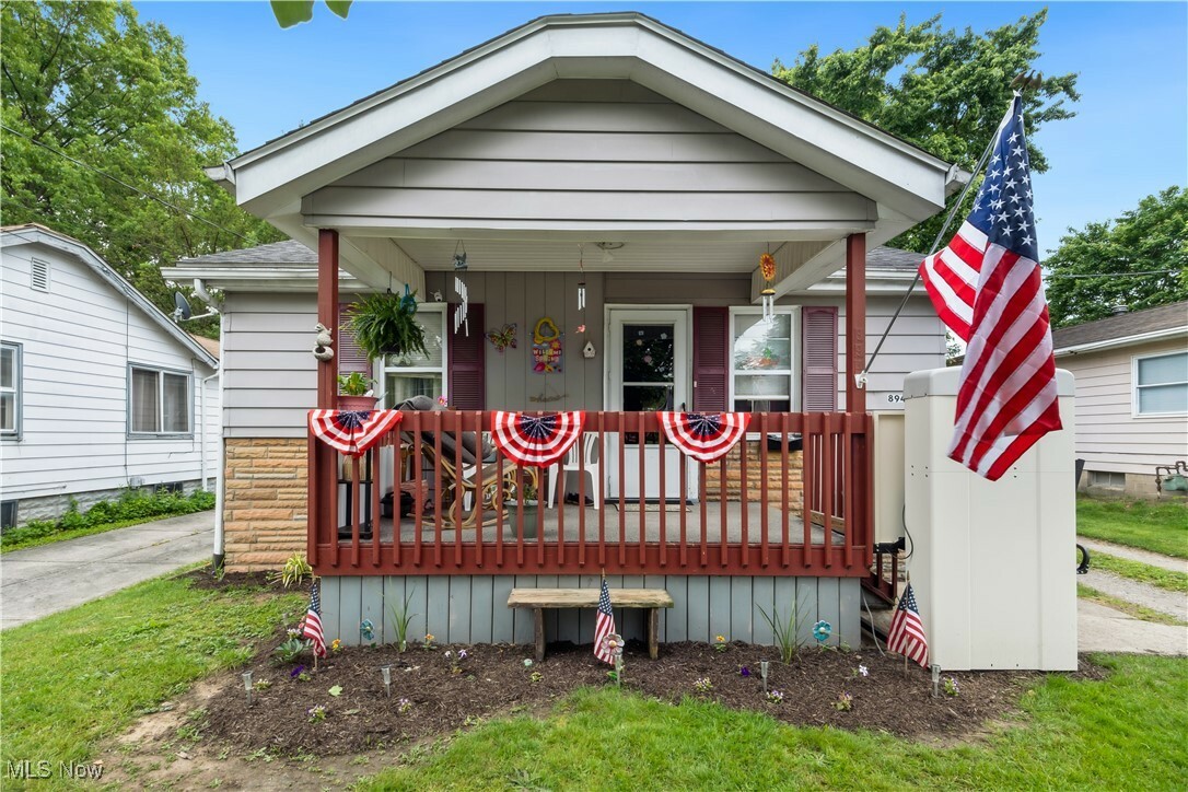 Property Photo: 894 Sutherland Avenue OH 44314