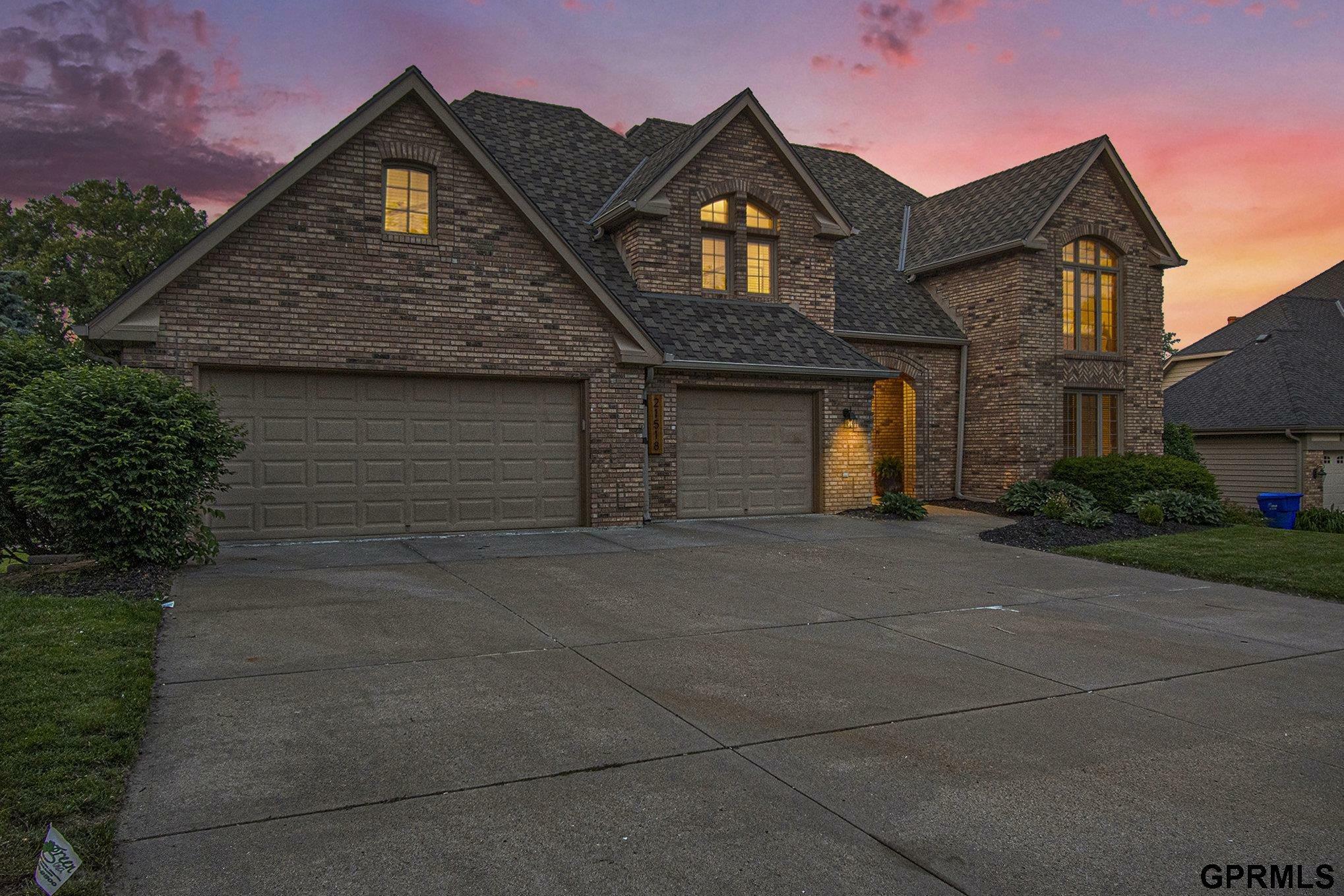 Property Photo: 21518 Pinehurst Avenue NE 68022