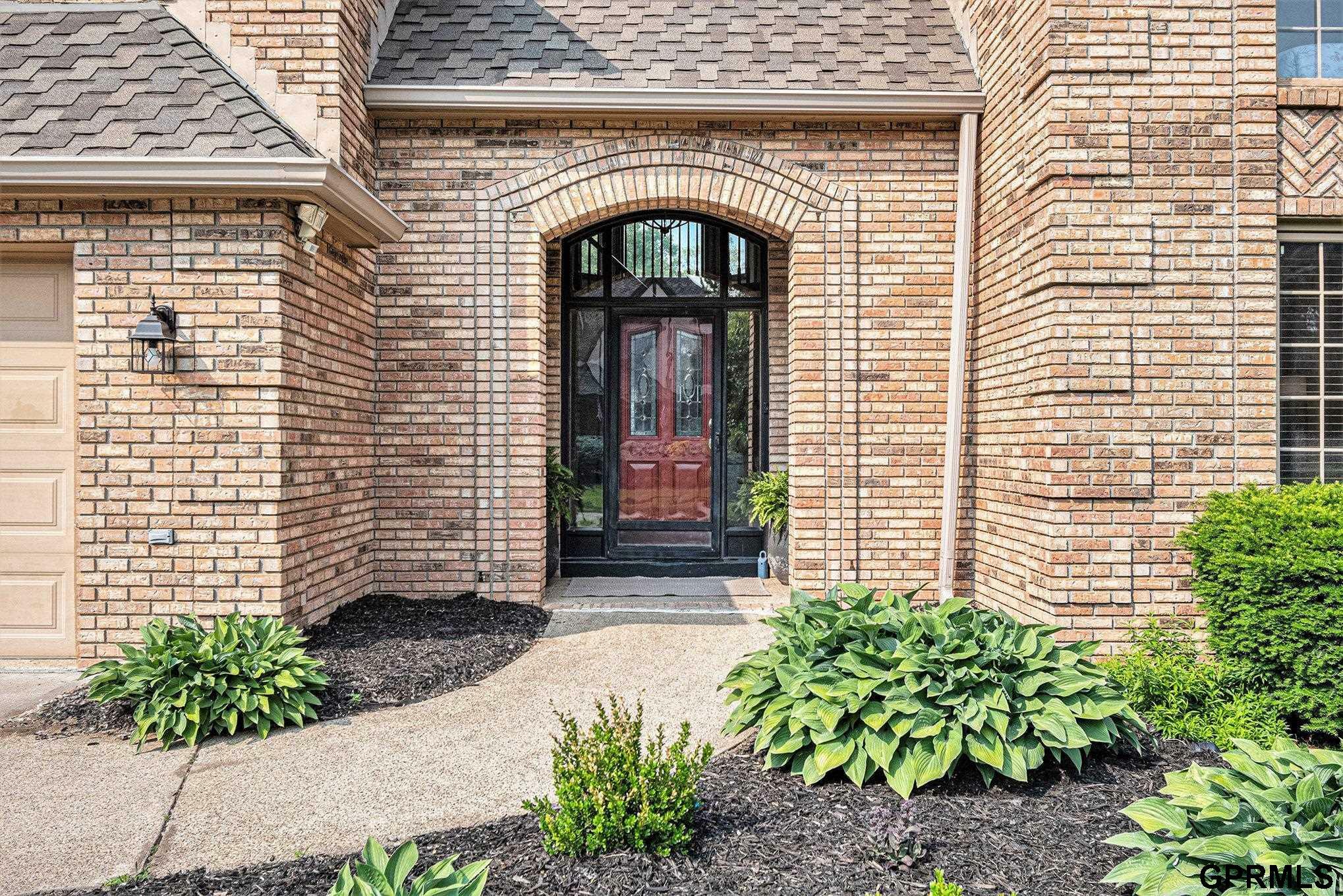 Property Photo: 21518 Pinehurst Avenue NE 68022