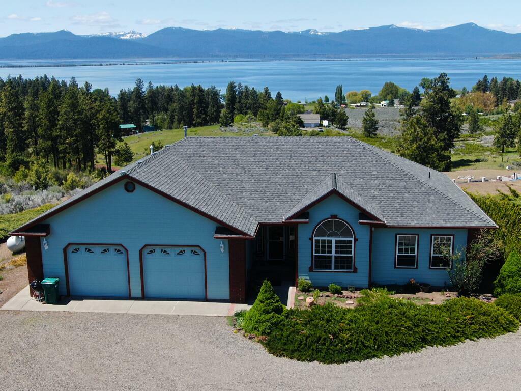 Property Photo: 2962 Mark Court OR 97624