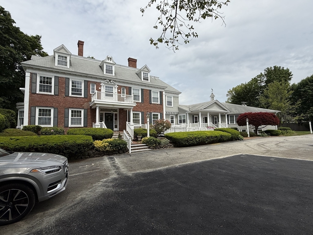 Property Photo: 5 Porter Rd 202 MA 01810