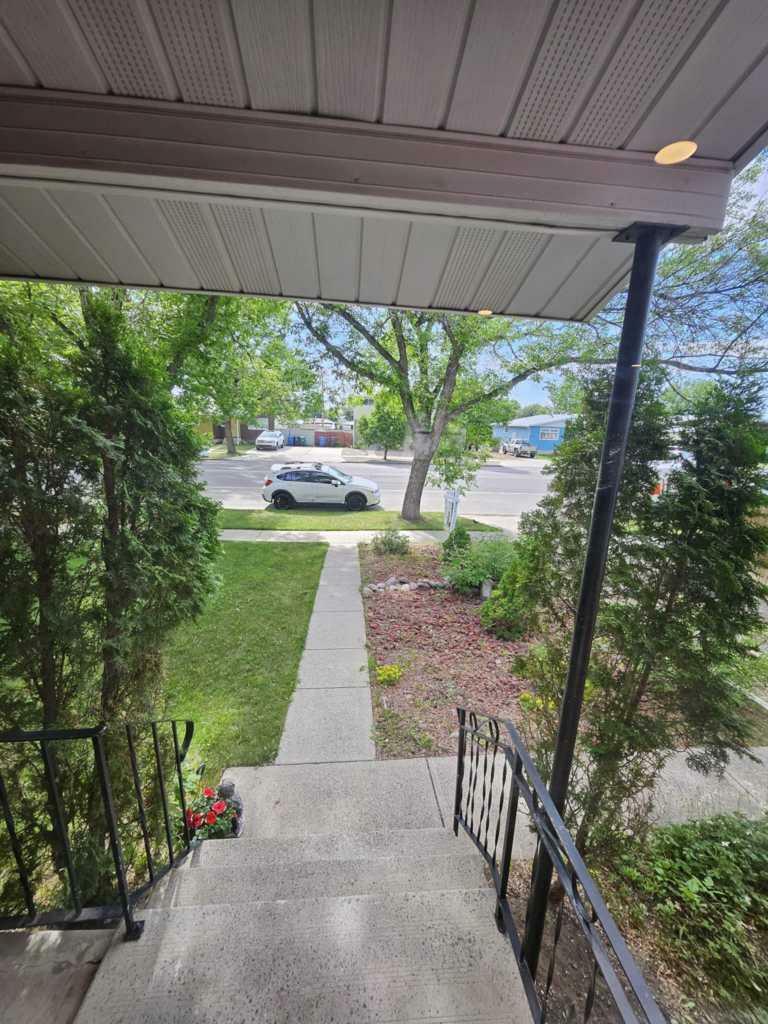Property Photo: 2105 13 Street N AB T1H 2V4