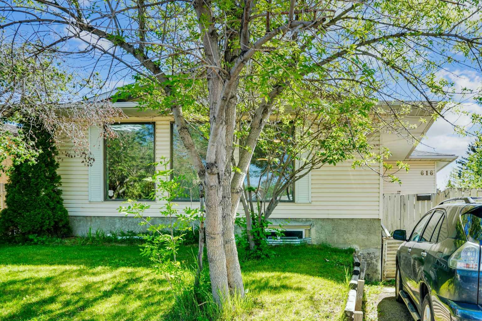 616 Whitehorn Way NE  Calgary AB T1Y 1Y4 photo