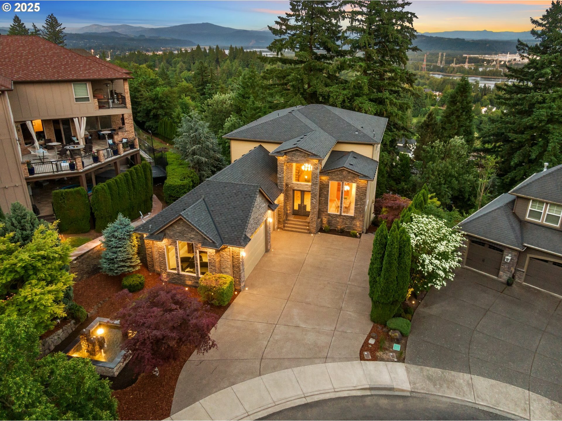 Property Photo: 612 NW Valley St WA 98607