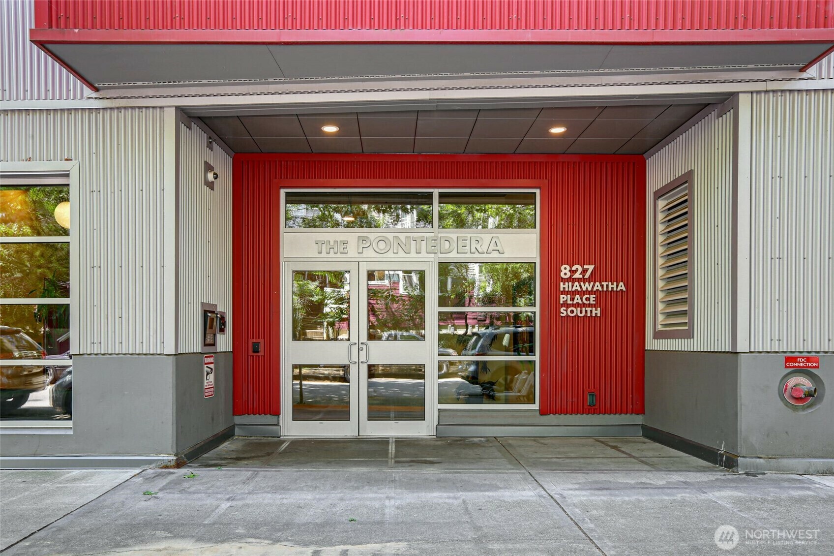 Property Photo: 827 Hiawatha Place S 405 WA 98144