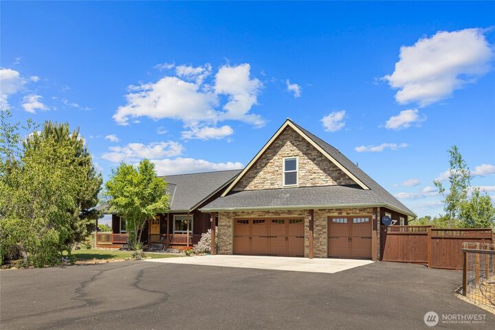 Property Photo: 2853 Game Farm Road WA 98926