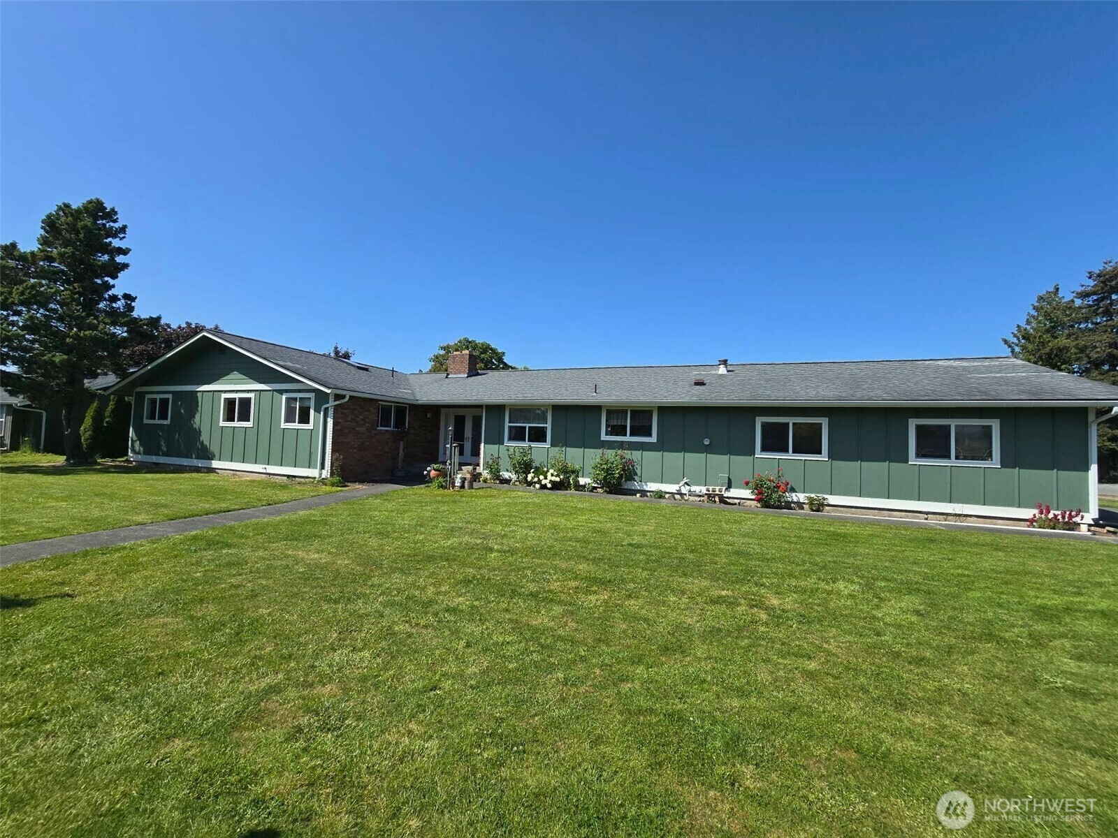 Property Photo: 209 E 3rd Street WA 98247