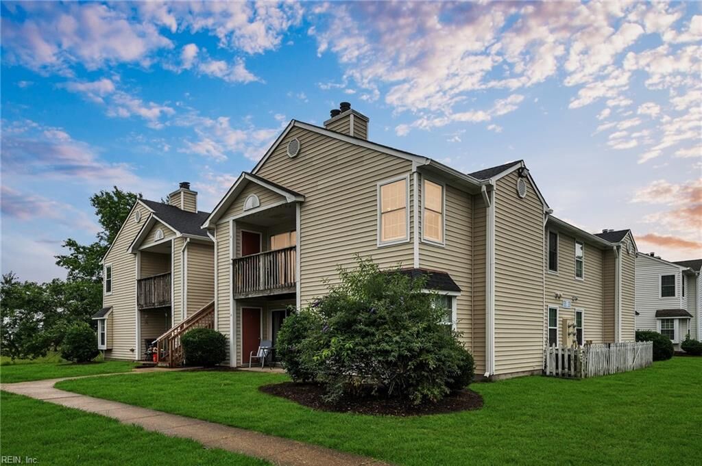 Property Photo: 1729 Rock Bridge Mews B VA 23320