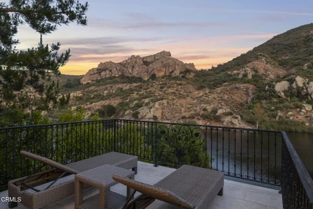 Property Photo:  2112 Trentham Road  CA 91361 