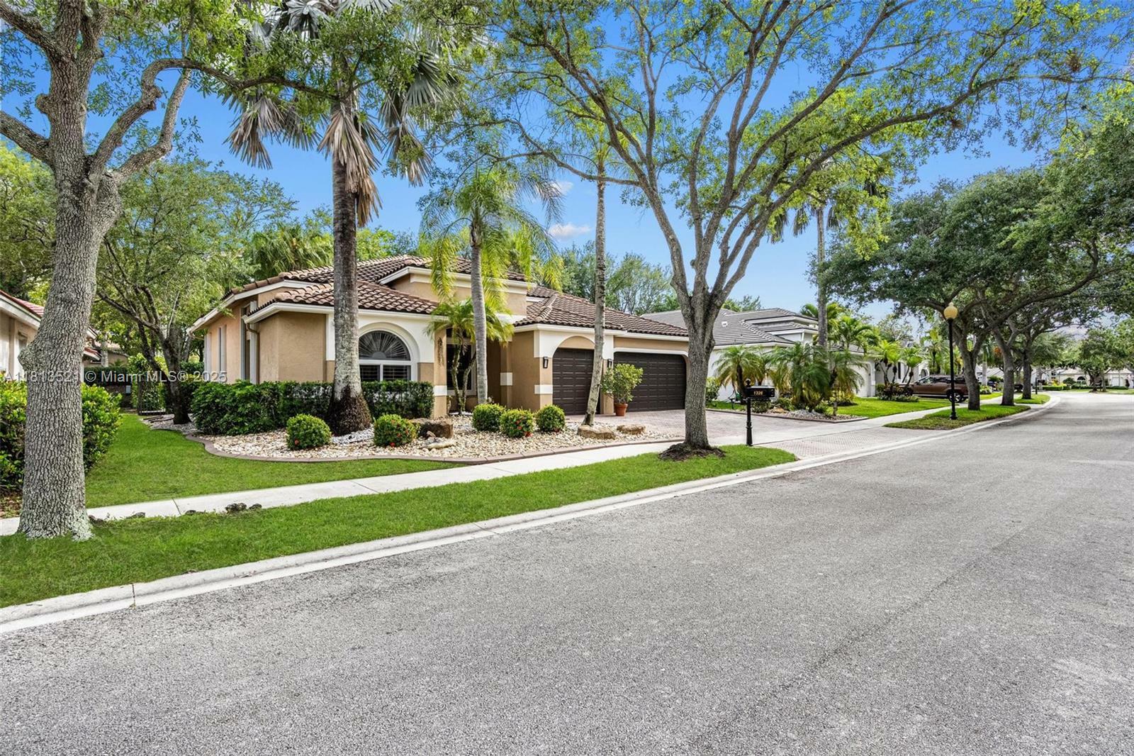 Property Photo: 1326 Ginger Cir FL 33326