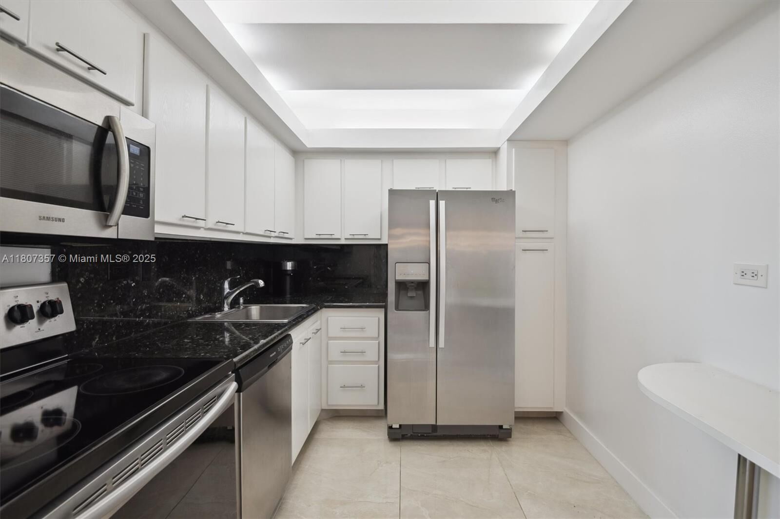 Property Photo: 20225 NE 34th Ct 2512 FL 33180