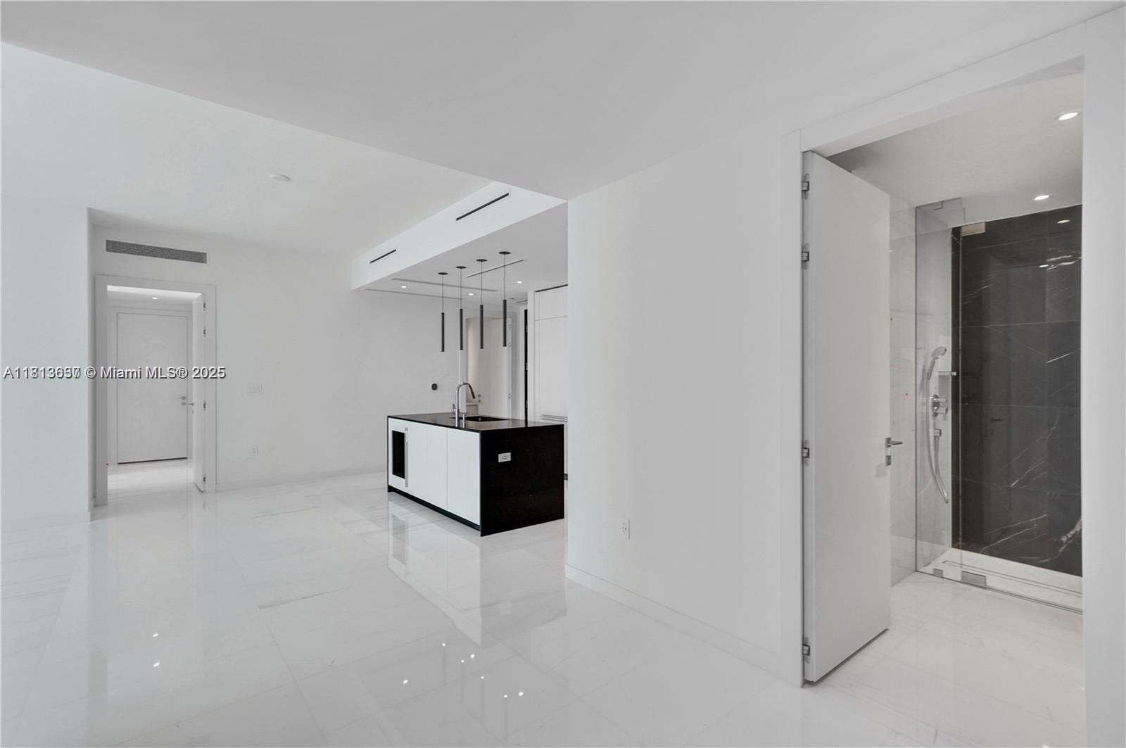 Property Photo:  300 Biscayne Blvd Way 1705  FL 33131 