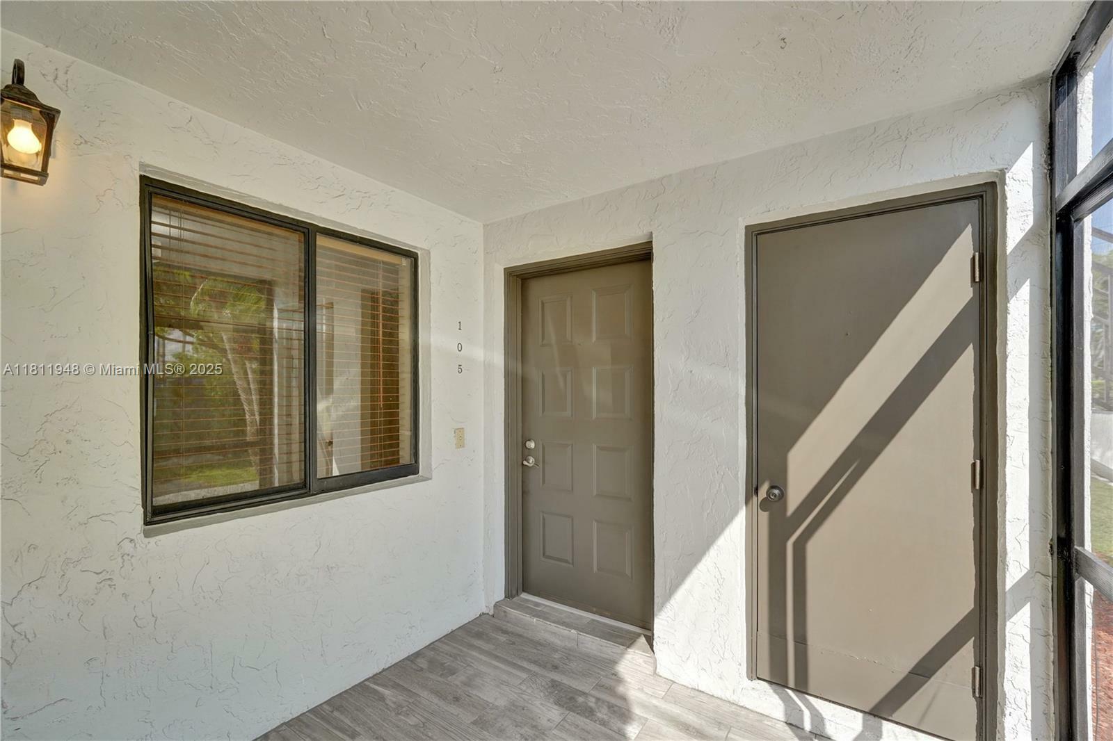Property Photo: 304 Racquet Club Rd 105 FL 33326