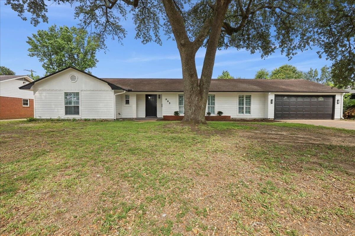 Property Photo: 995 N 23rd St TX 77706