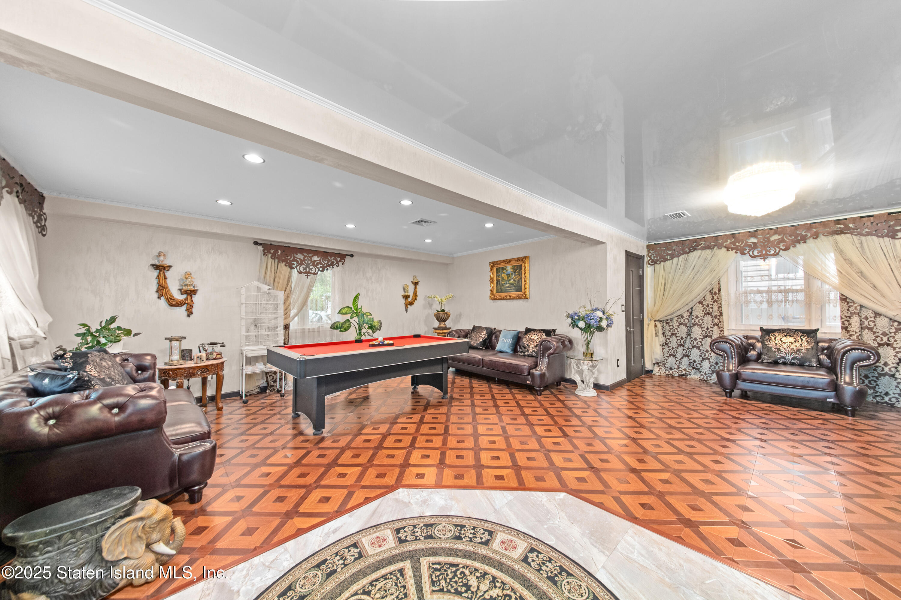 Property Photo: 32 Henry Place NY 10305