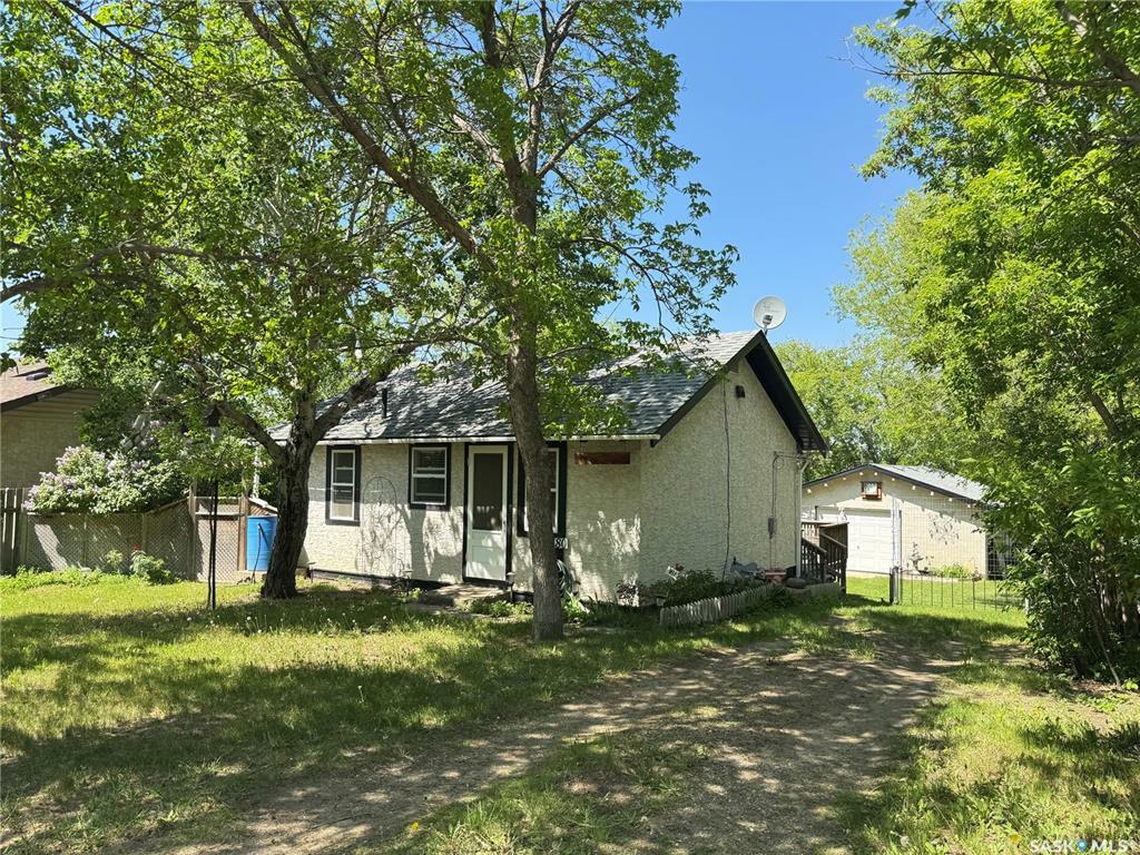 Property Photo: 580 Nicoll Avenue SK S0G 4C0